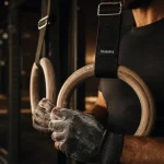 Anneaux gymnastique en bois et sangles pour la stabilité