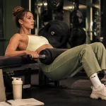 Musculation pour femme : hip thrust en salle de sport